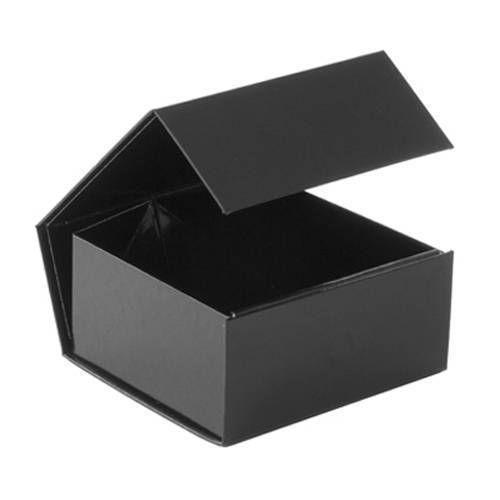 Magnetic closure rigid box